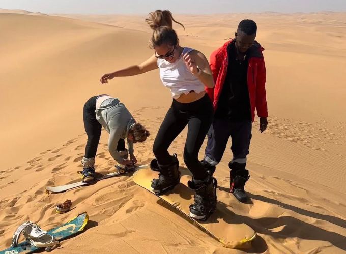 Sandboarding dans les Dunes du Sahara