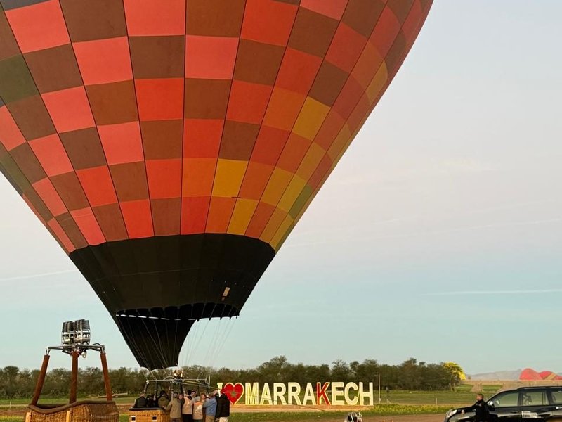 Vol en montgolfière au lever du jour — désert d'Agafay, Marrakech
